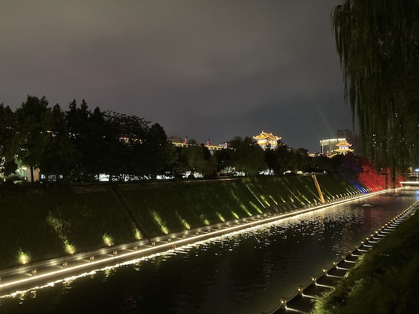 护城河夜景